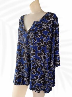 Tommy Bahama Blue and Black Floral V-Neck Tunic size Large